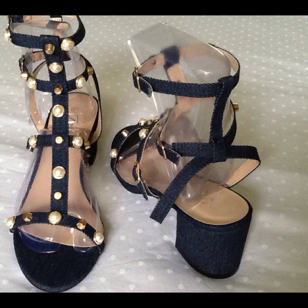 ❌SOLD‼️😍Denim high top sandals with pearls